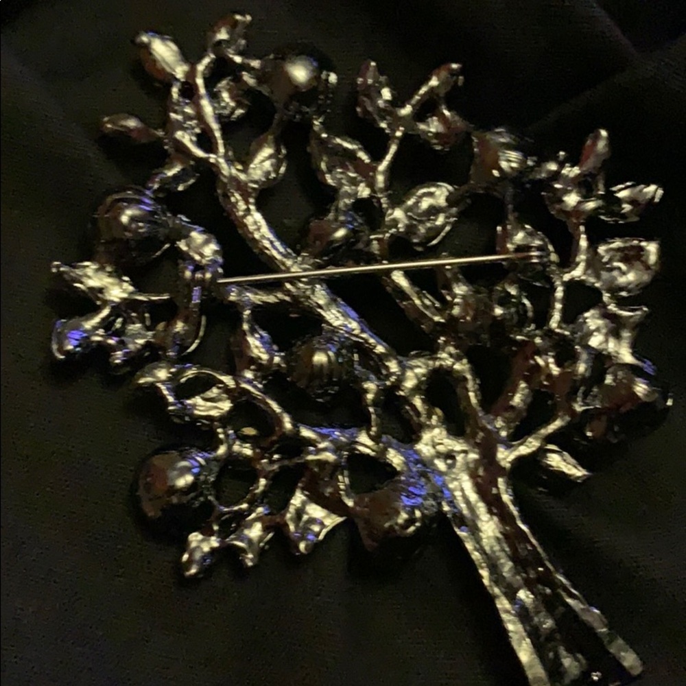 Beautiful brooches - Picture 2 of 2
